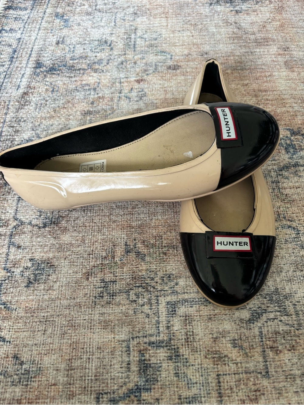 Hunter Two-Tone Beige and Black Cap-Toe Ballet Flats - Picture 14 of 16